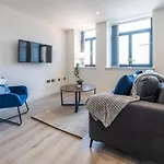 Stylish 2 Bed Apartment Close To City