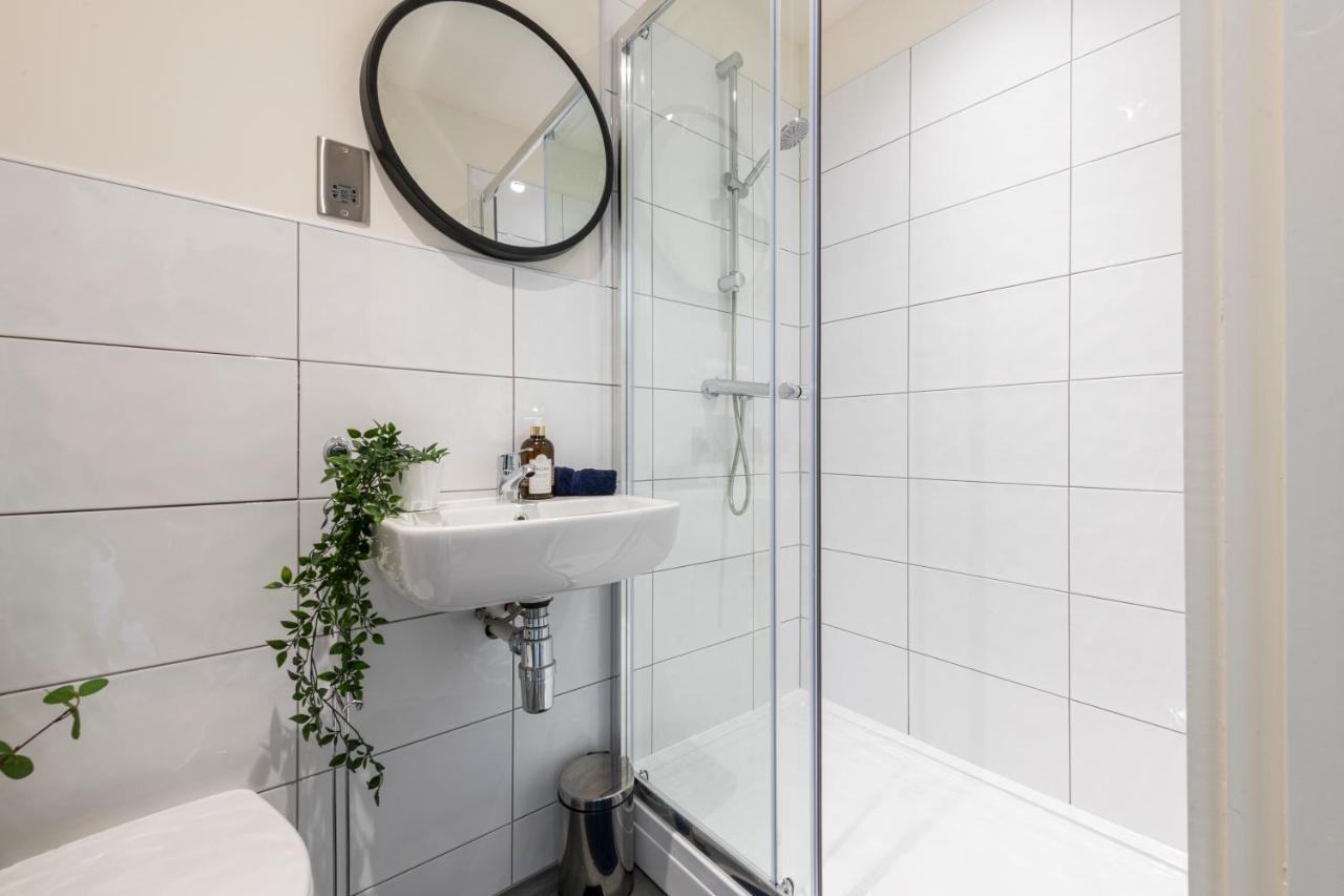 Stylish 2 Bed Close To Apartment