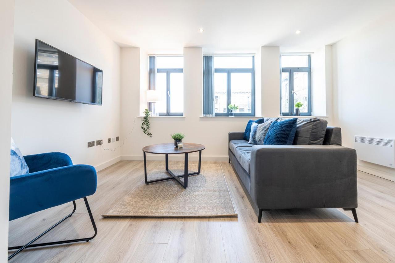 Stylish 2 Bed Close To *