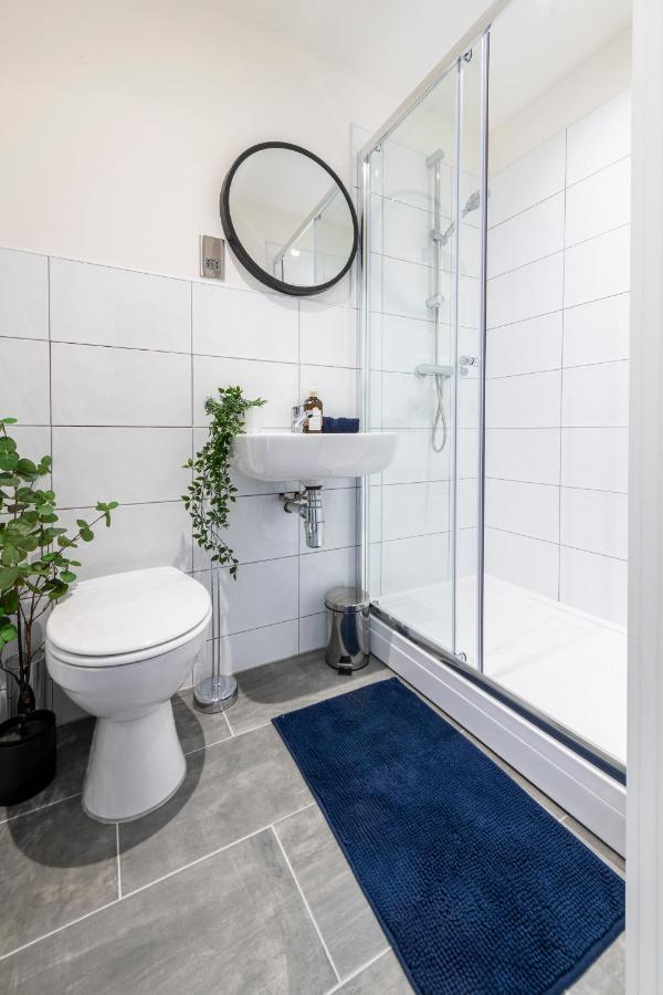 Stylish 2 Bed Close To Bradford (West Yorkshire)