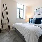 Stylish 2 Bed Apartment Close To City