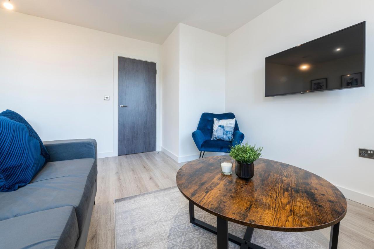 Stylish 2 Bed Close To