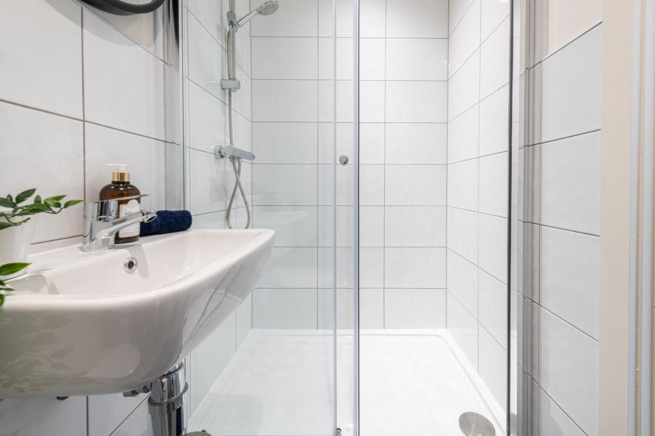 Stylish 2 Bed Close To
