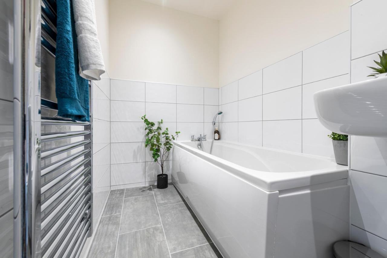 Stylish 2 Bed Close To Bradford (West Yorkshire)