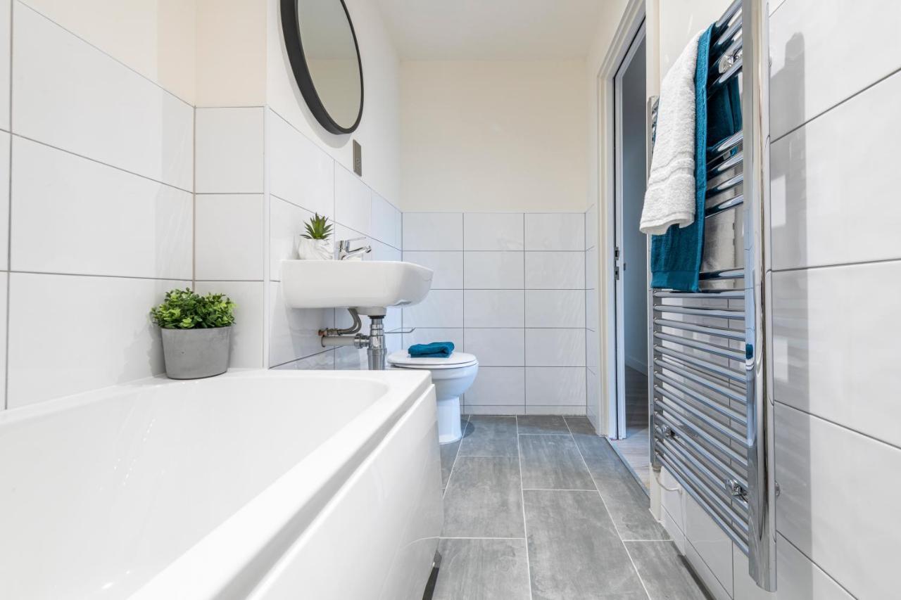 Apartment Stylish 2 Bed Close To