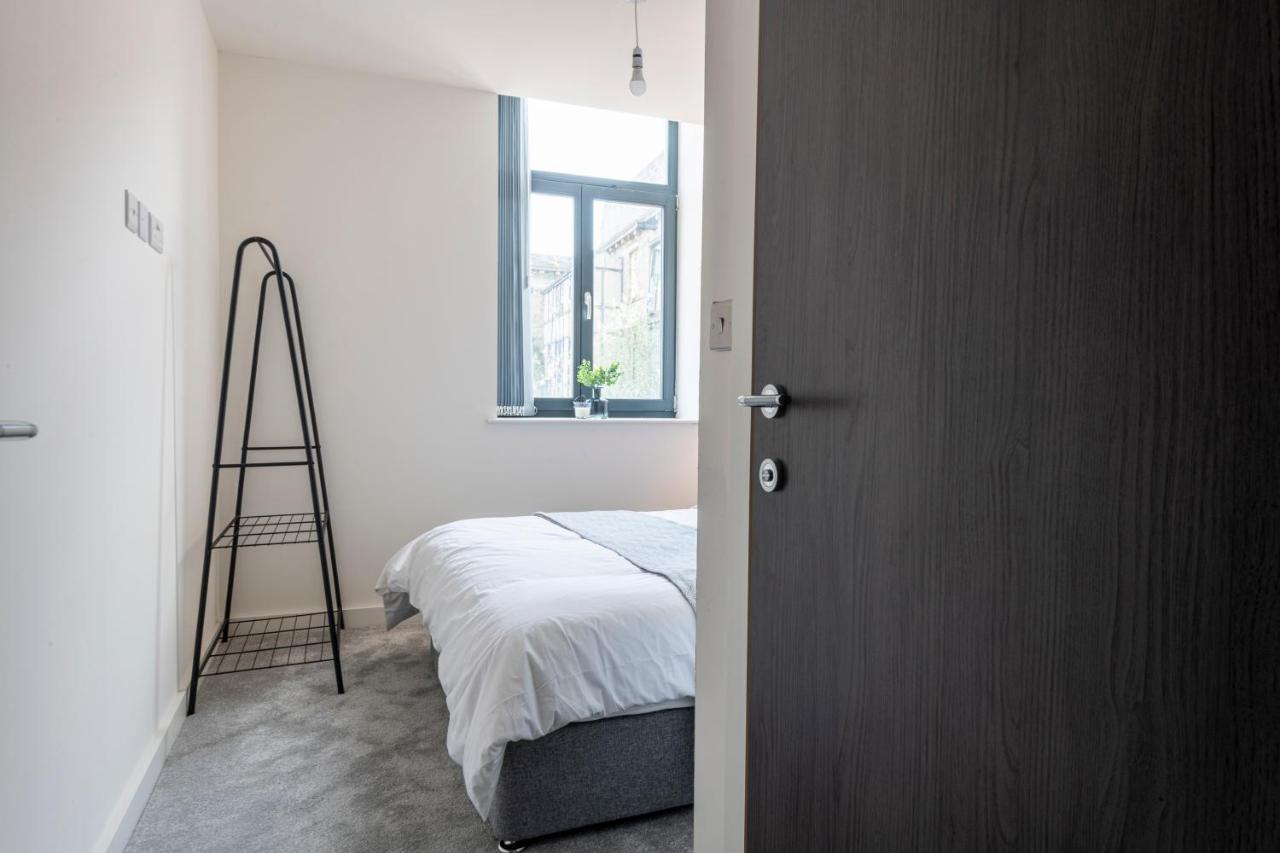 Stylish 2 Bed Close To