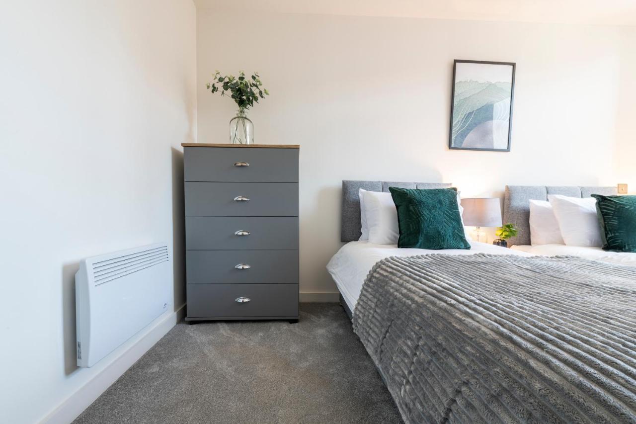 Apartment Stylish 2 Bed Close To