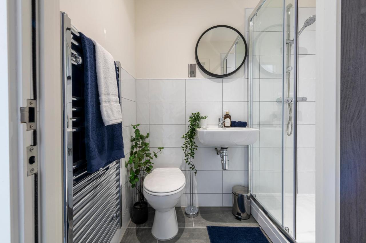 Stylish 2 Bed Close To