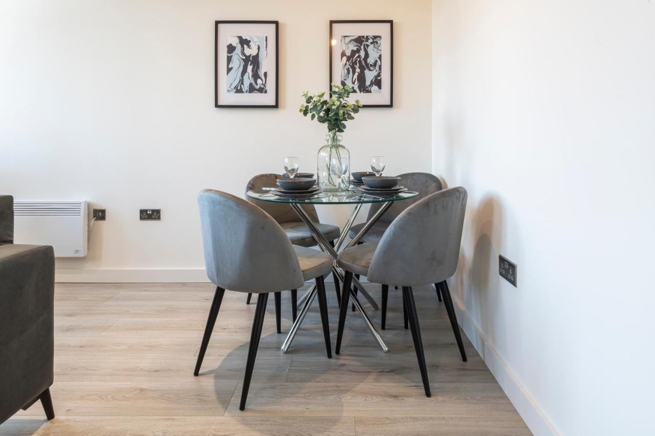 Stylish 2 Bed Close To Apartment