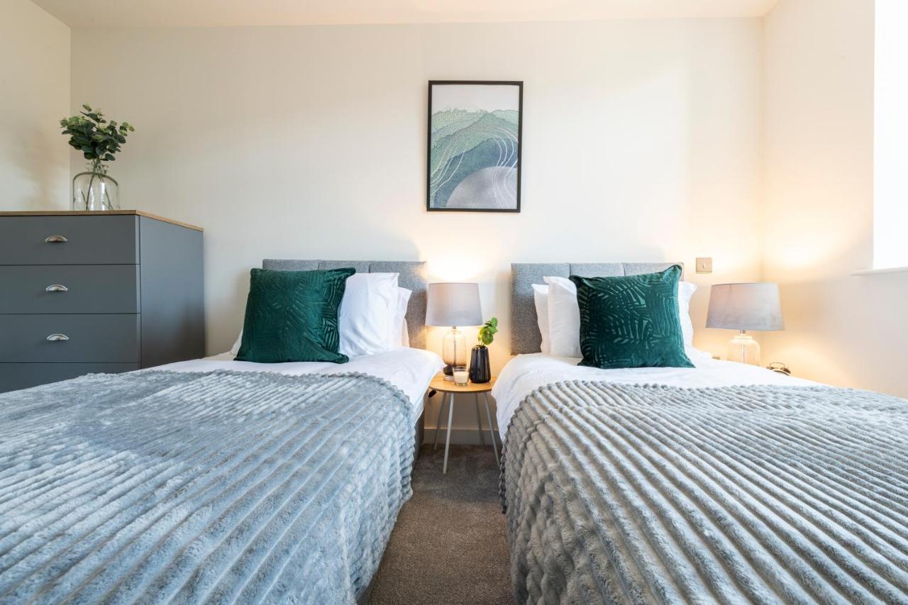 Apartment Stylish 2 Bed Close To *