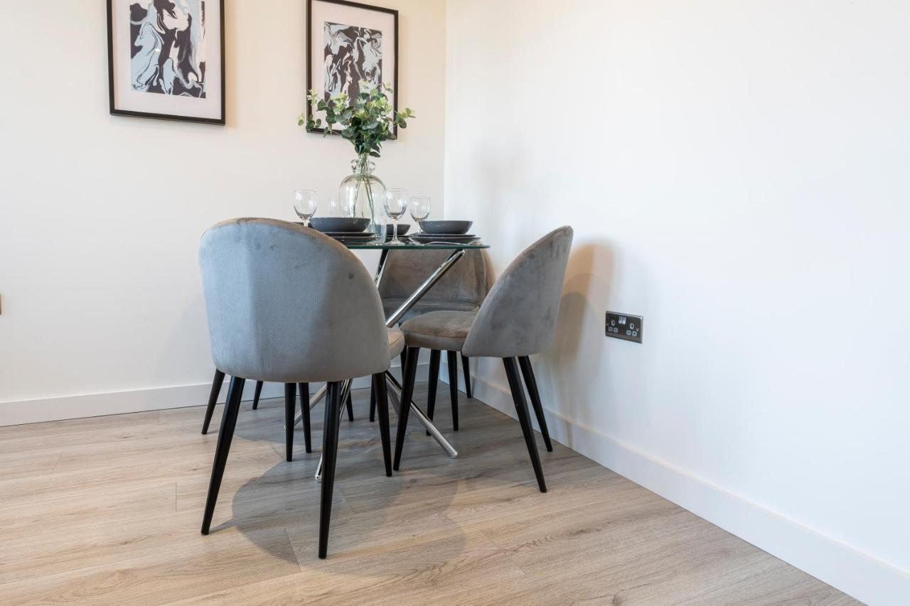 Stylish 2 Bed Close To Apartment