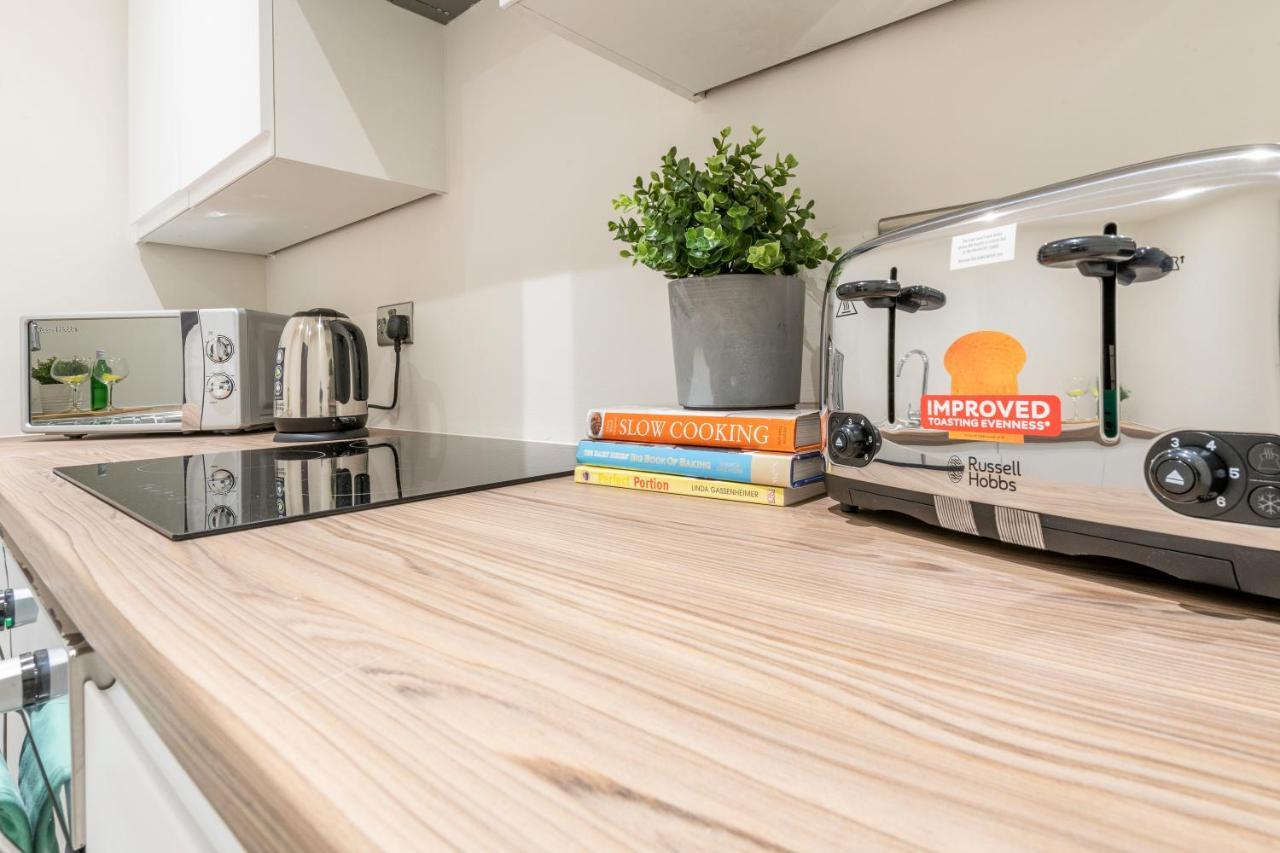 Stylish 2 Bed Close To
