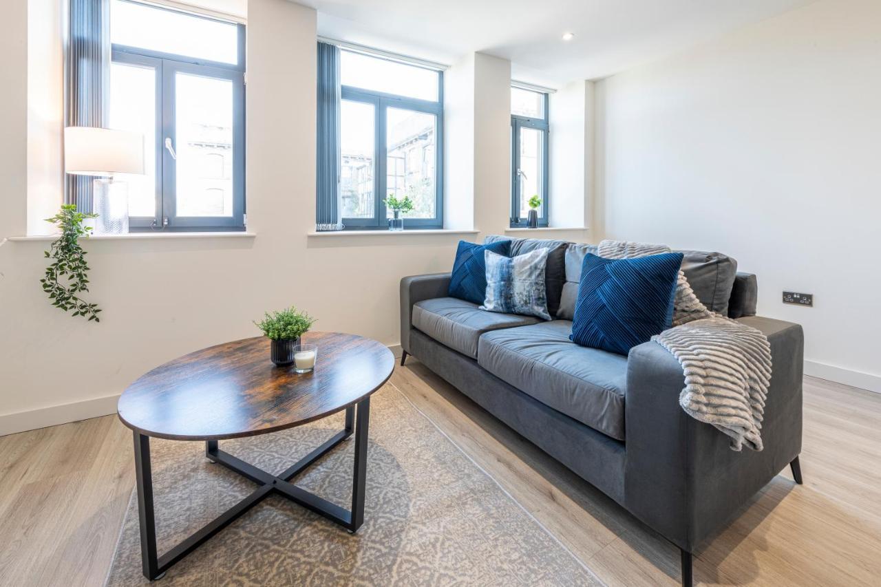 Stylish 2 Bed Close To Apartment *